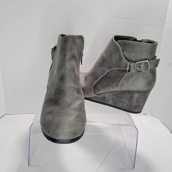 London Fog Martha Womens 9 Grey Wedge Ankle Bootie with Buckle Vegan Casual Boot - Picture 5 of 10